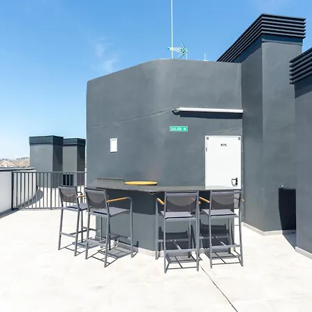 Skyline Rooftop Pool & Coworking By Ele Lejlighed