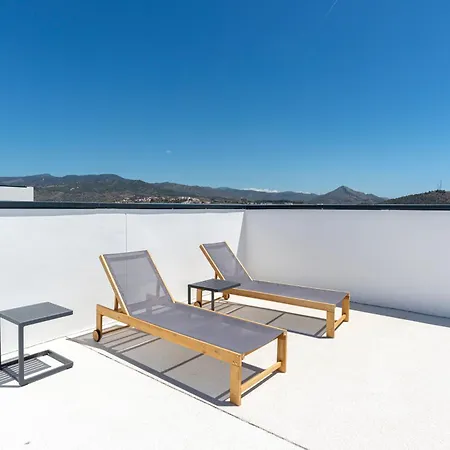 Skyline Rooftop Pool & Coworking By Ele *