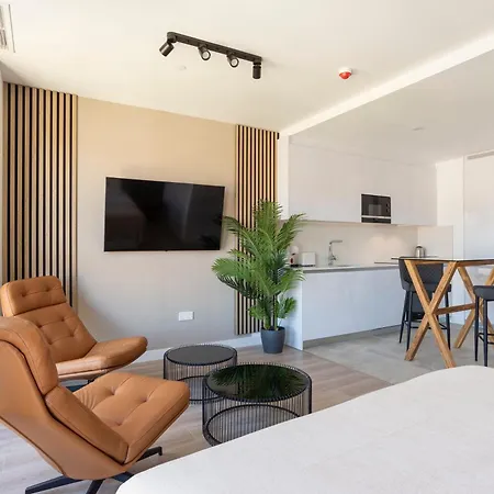 Skyline Rooftop Pool & Coworking By Ele Málaga