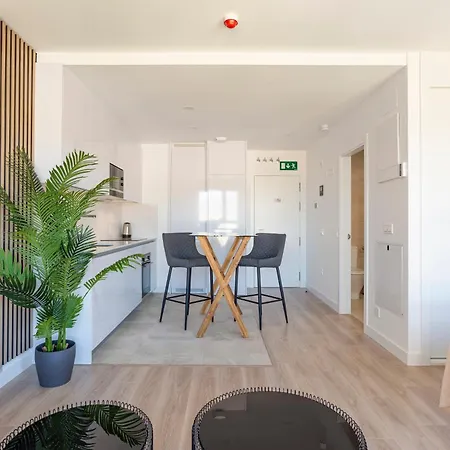 Skyline Rooftop Pool & Coworking By Ele