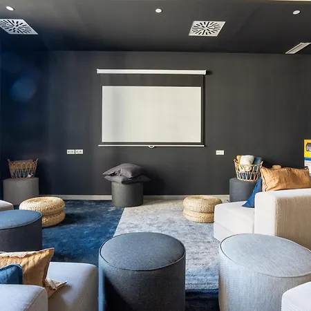 Skyline Rooftop Pool & Coworking By Ele Málaga