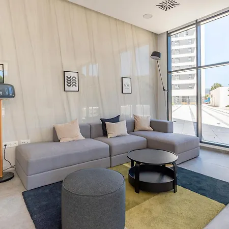 Skyline Rooftop Pool & Coworking By Ele Málaga
