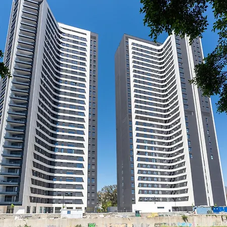 Skyline Rooftop Pool & Coworking By Ele Apartment *